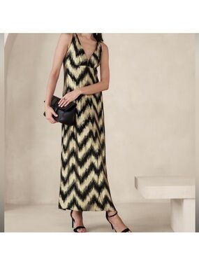 Banana Republic Lurex Chevron Zigzag V-Neck Maxi Dress in Gold and Black